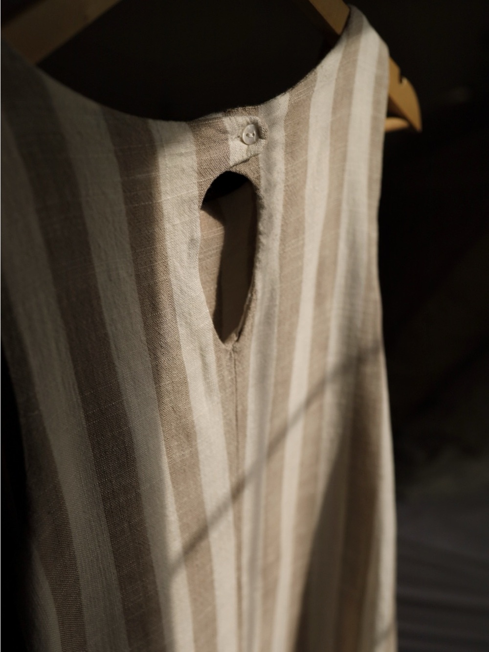 Sleeveless Beige & Cream Striped Midi Dress — Timeless Summer Style - Picture 5 of 8